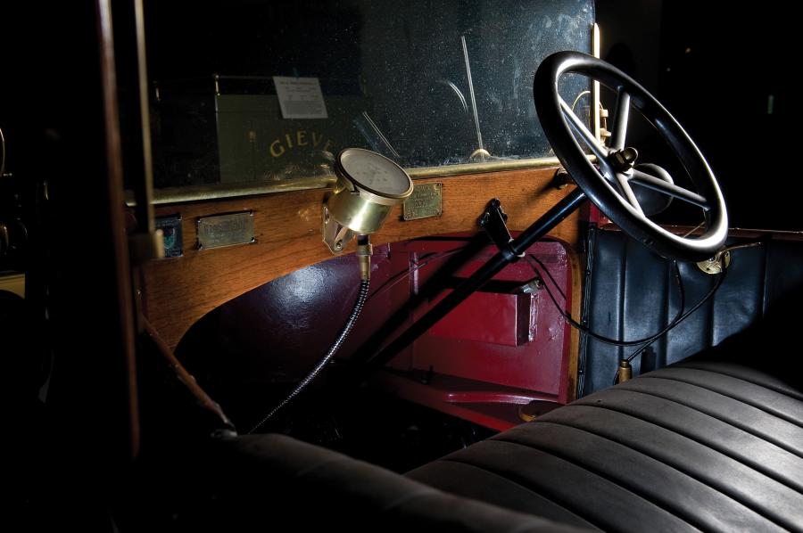 Интерьер GWK 8HP Cyclecar 1915 года  (фото 6 из 6)